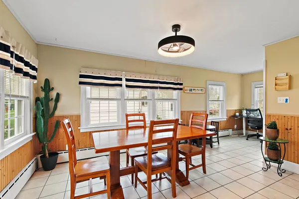 $1,800 | 811 Ellwood Avenue, DeKalb, IL 60115