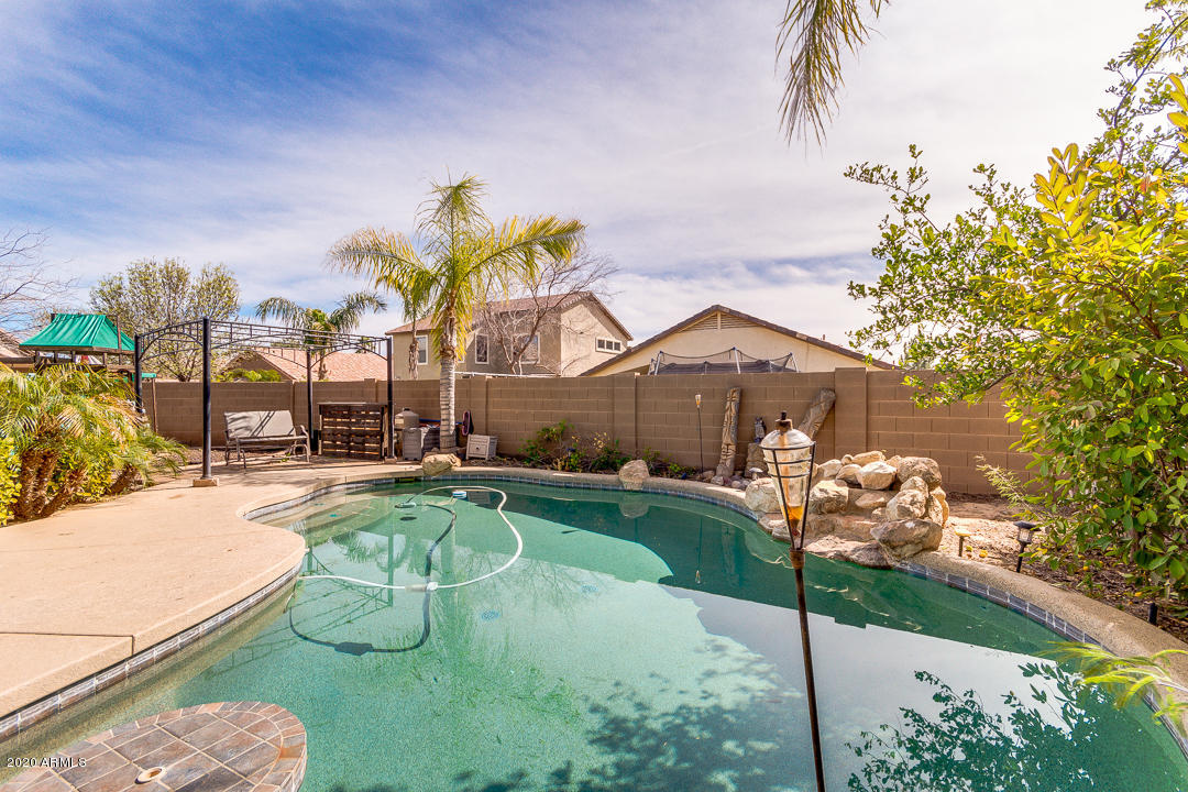 3339 East Bonanza Road Gilbert, AZ 85297 - Photo 41 of 47 a view of a backyard