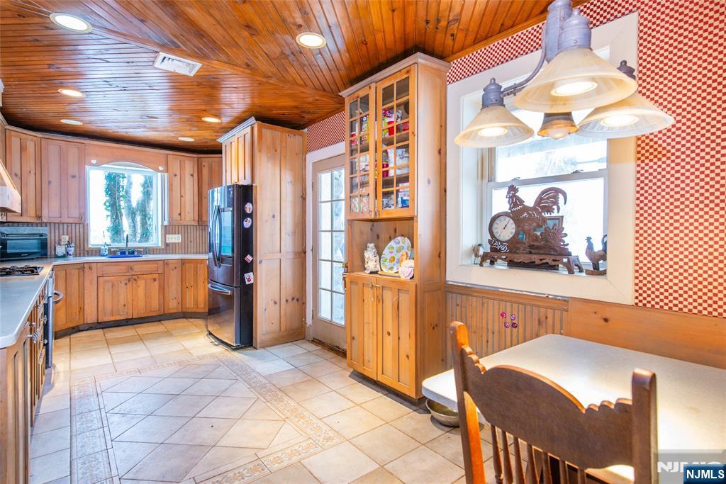 1635 Union Valley Road West Milford, NJ 07480 - Photo 7 of 46