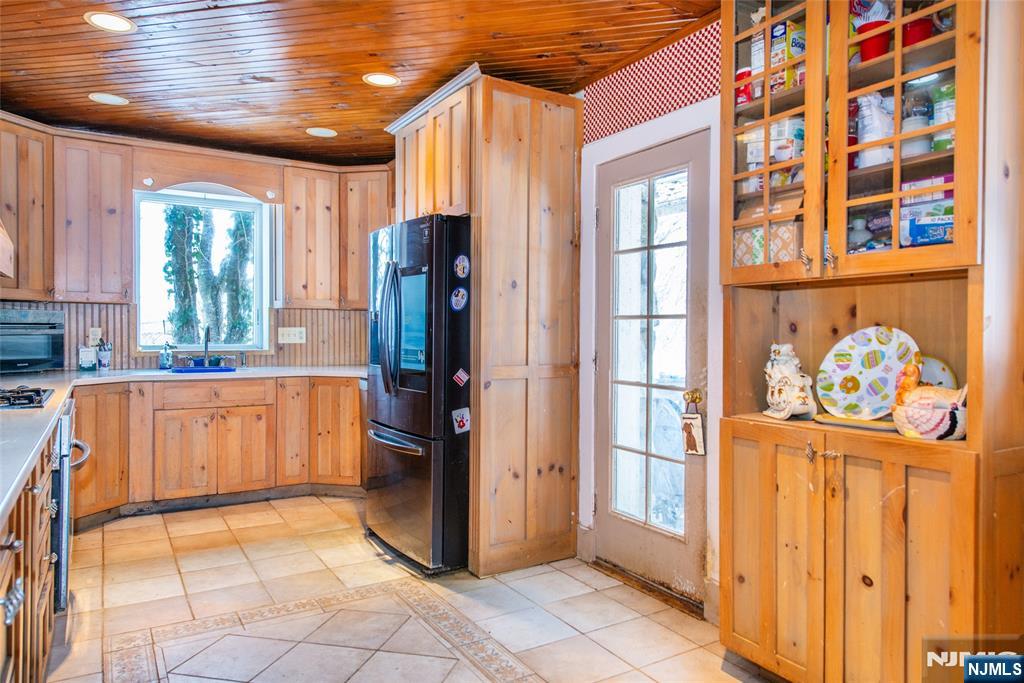 1635 Union Valley Road West Milford, NJ 07480 - Photo 8 of 46