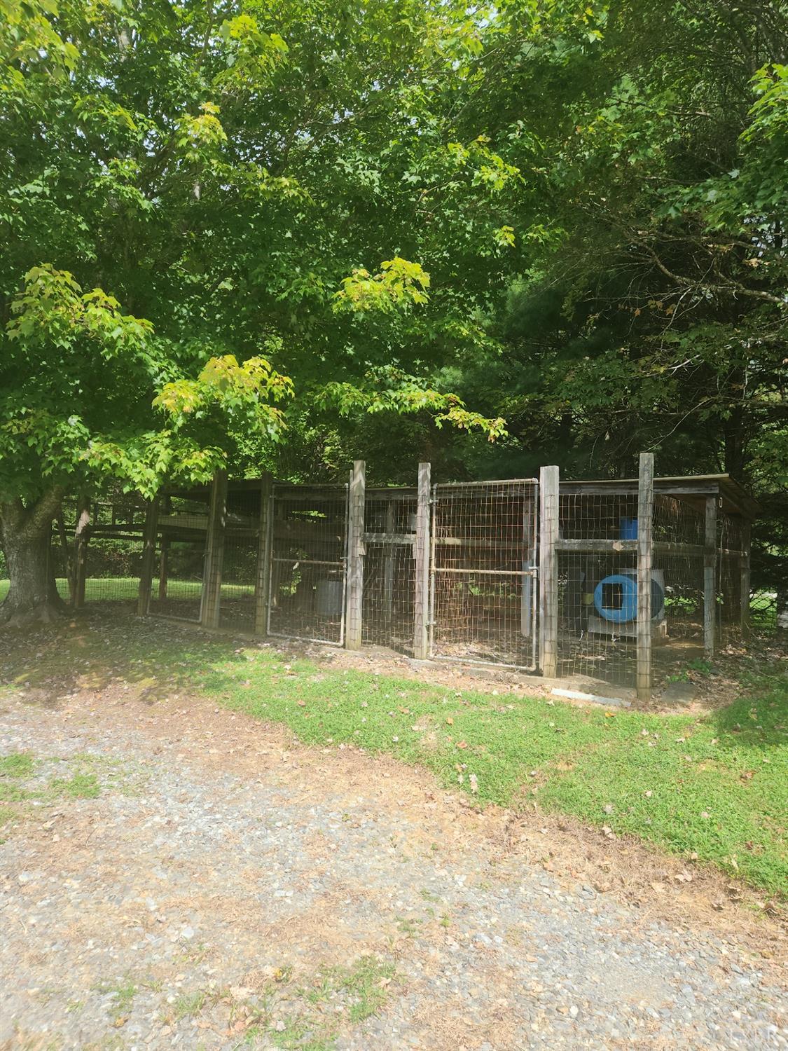 1072 Discovery Trail Big Island, VA 24526 - Photo 6 of 24 4 run dog lot