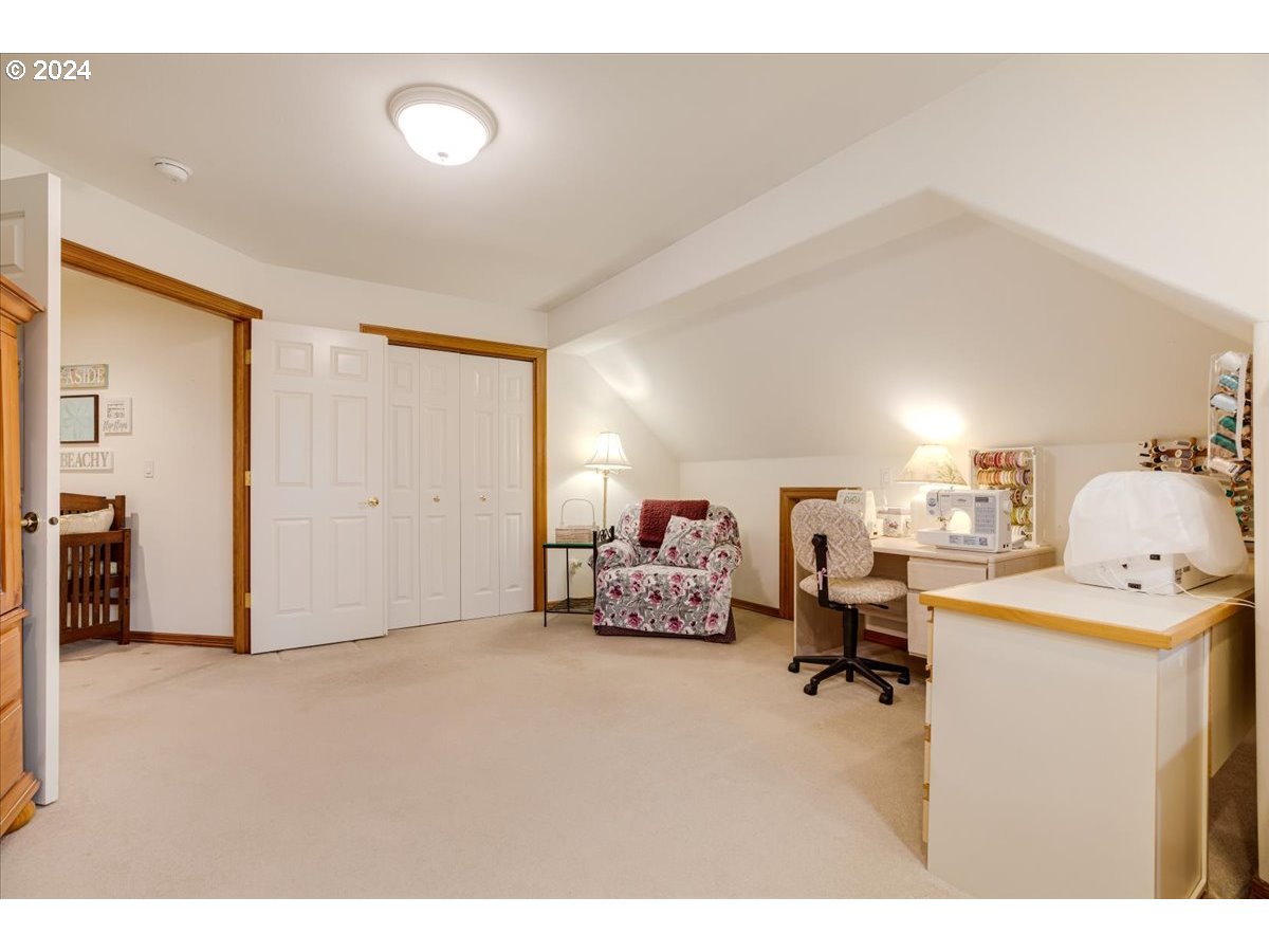 31938 Southeast Dodge Park Boulevard Gresham, OR 97080 - Photo 40 of 48 a room with a bed and gym equipment