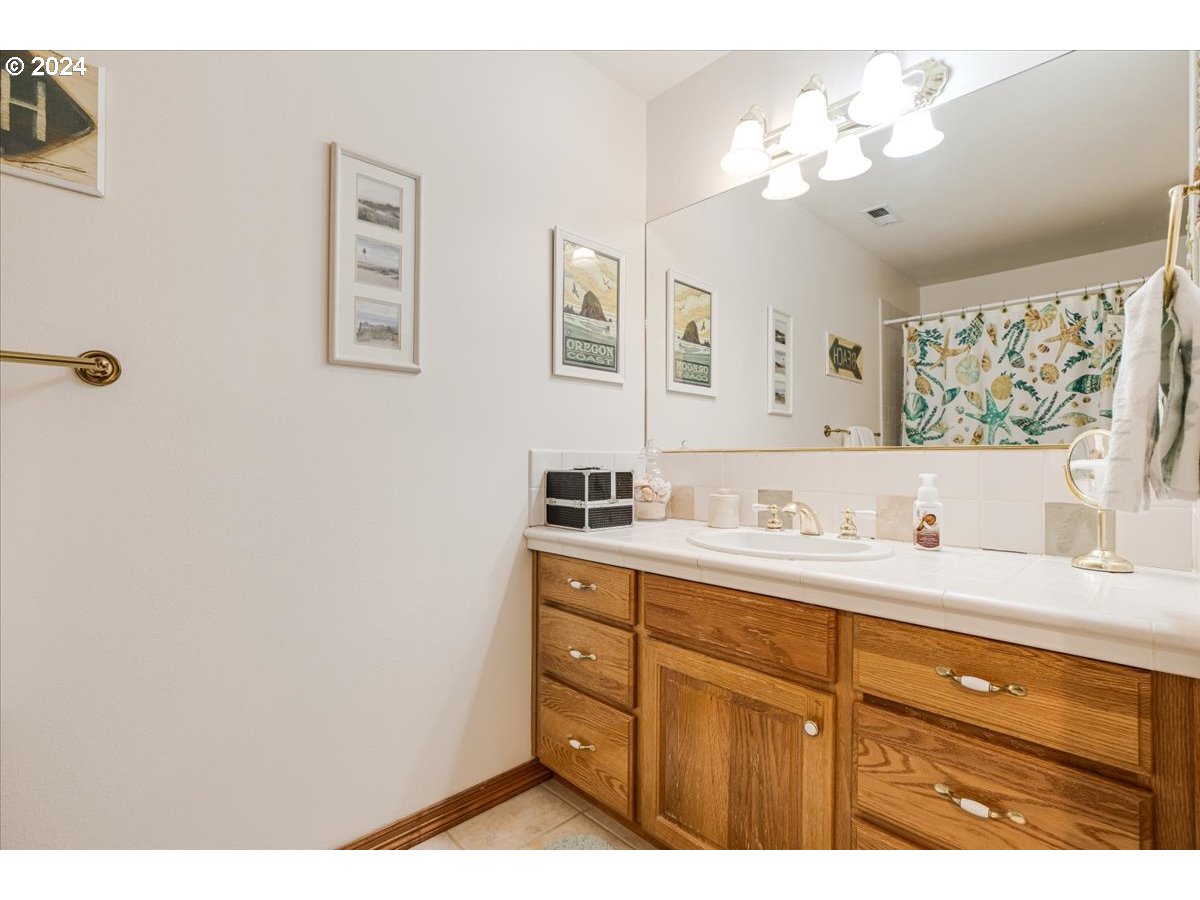 31938 Southeast Dodge Park Boulevard Gresham, OR 97080 - Photo 41 of 48 a bathroom with a sink vanity granite and a mirror