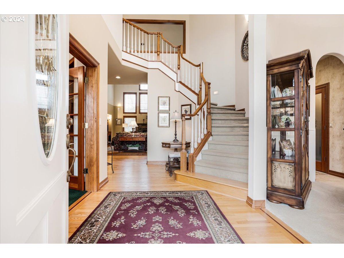 31938 Southeast Dodge Park Boulevard Gresham, OR 97080 - Photo 5 of 48 a view interior of the house and livingroom