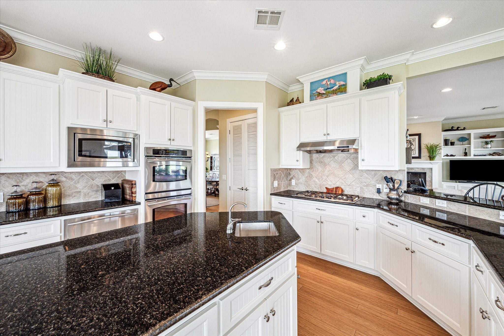 1 Shell Key Hitchcock, TX 77563 - Photo 17 of 50 At the center, a large island with a built-in prep sink provides the perfect workspace for cooking and entertaining