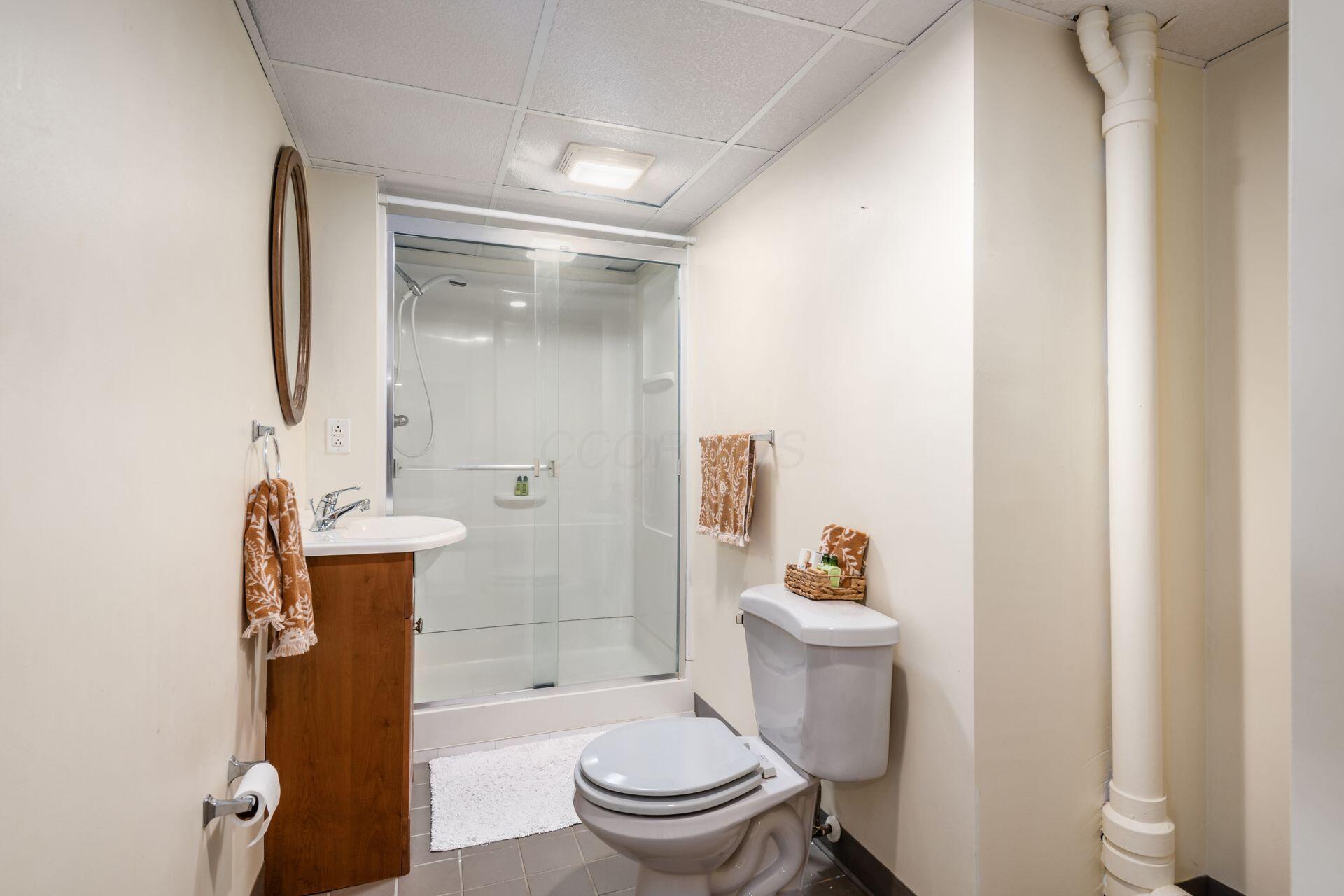 432 South Chesterfield Road Columbus, OH 43209 - Photo 40 of 60 LL Third Full Bathroom