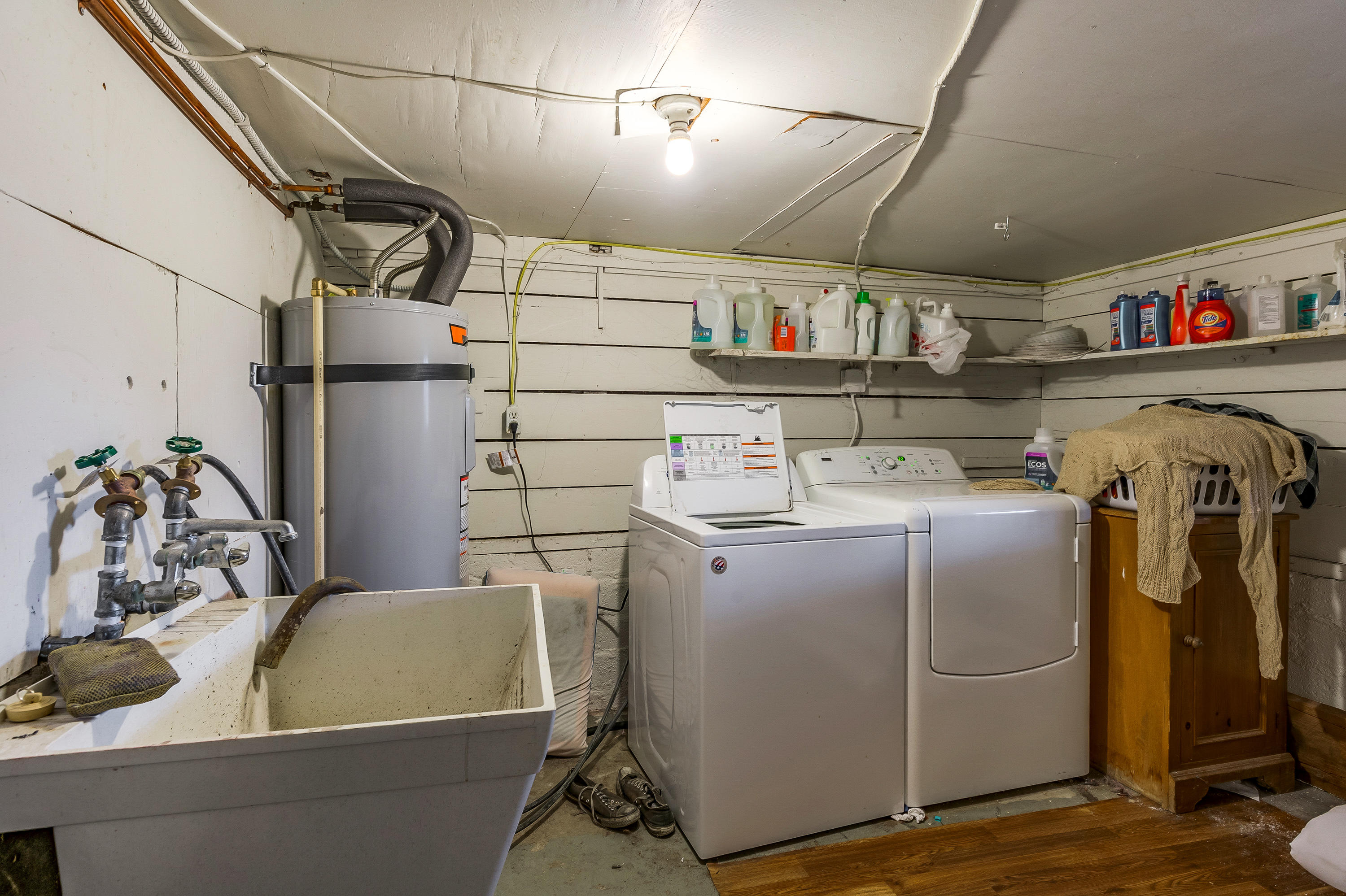 735 Roca Street Ashland, OR 97520 - Photo 20 of 56 1183 Prospect Lower Level Laundry