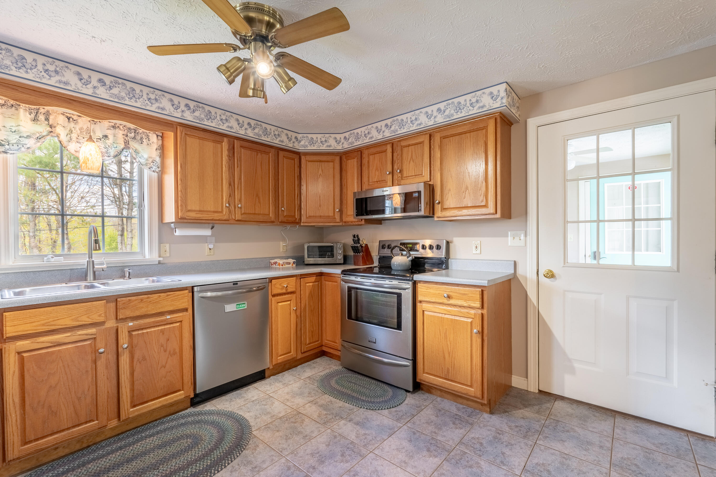 7 Cornfield Drive Springvale, ME 04083 - Photo 4 of 19 DSC02517-HDR