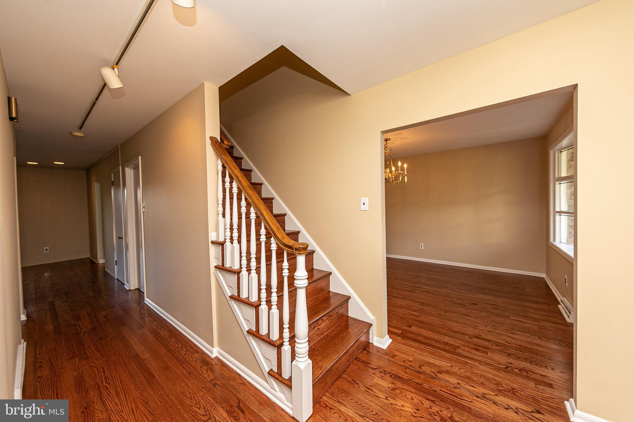 8117 Hawthorne Road Elkins Park, PA 19027 - Photo 3 of 33 Foyer