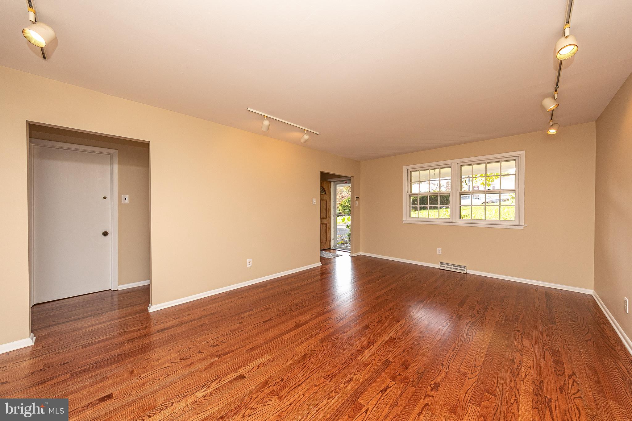 8117 Hawthorne Road Elkins Park, PA 19027 - Photo 4 of 33 Living Room