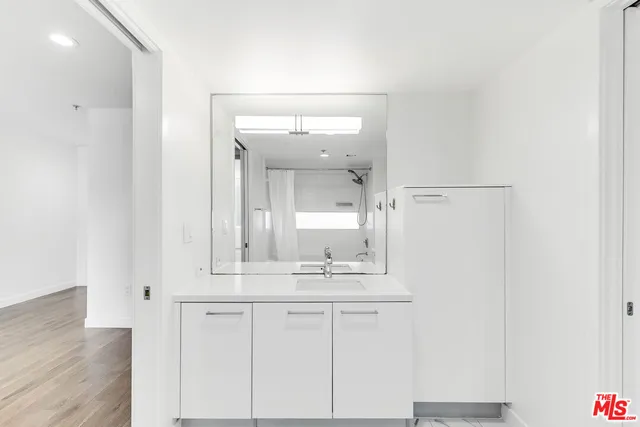 $2,900 | 901 Flower Street, Unit 408, Los Angeles, CA 90015