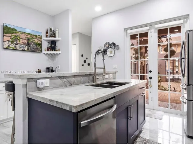 $3,950 | 14709 Southwest 6th Street, Pembroke Pines, FL 33027