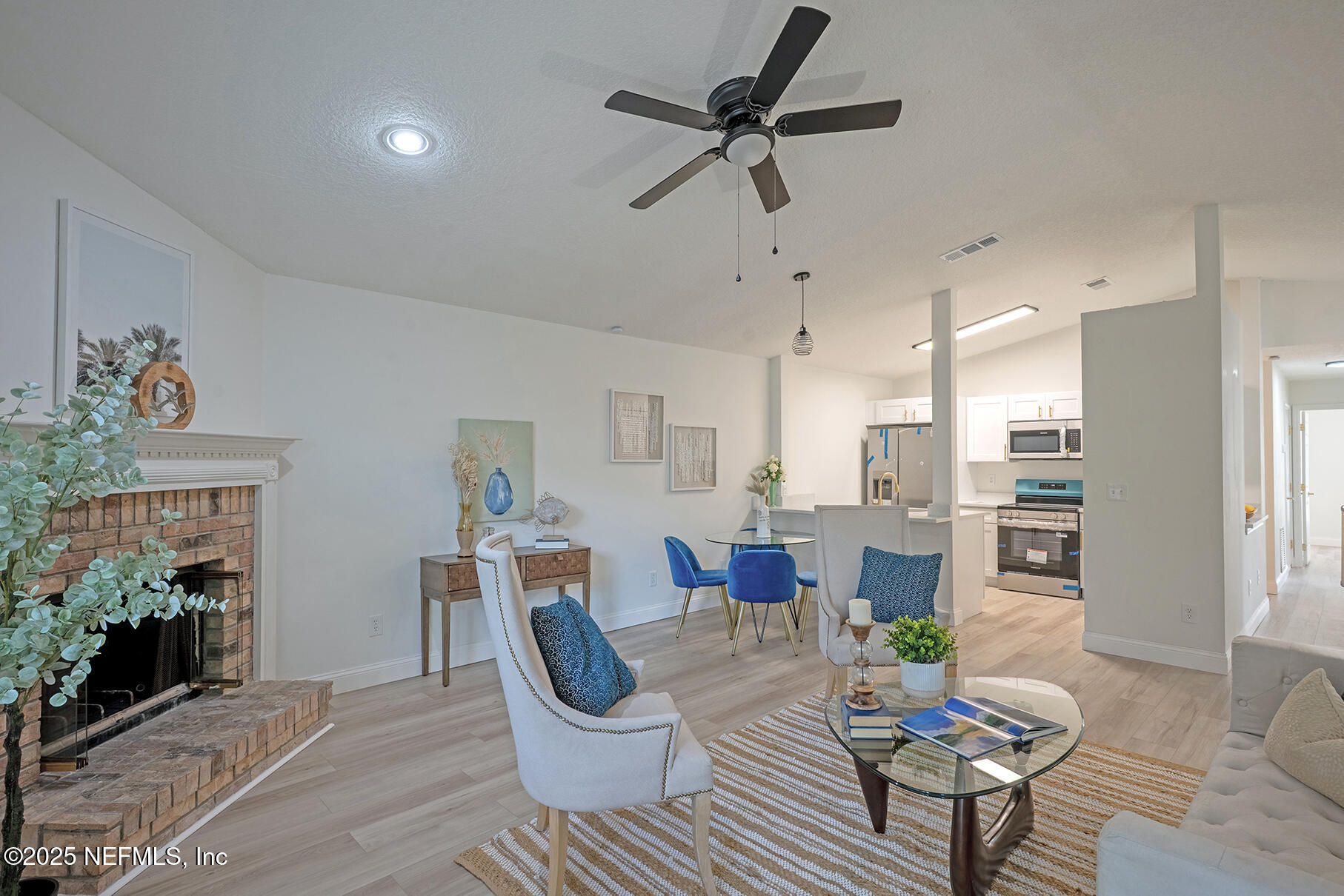 925 Gavagan Road Jacksonville, FL 32233 - Photo 8 of 37 07 Living Room
