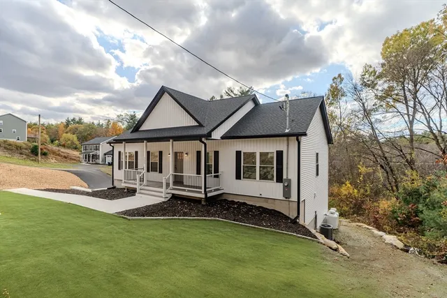 a view of a house with a yard