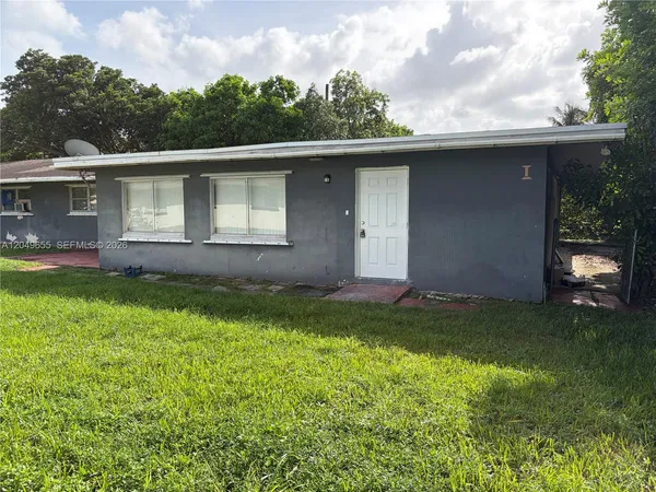 $2,200 | 5853 McKinley Street, Unit 3, Hollywood, FL 33021