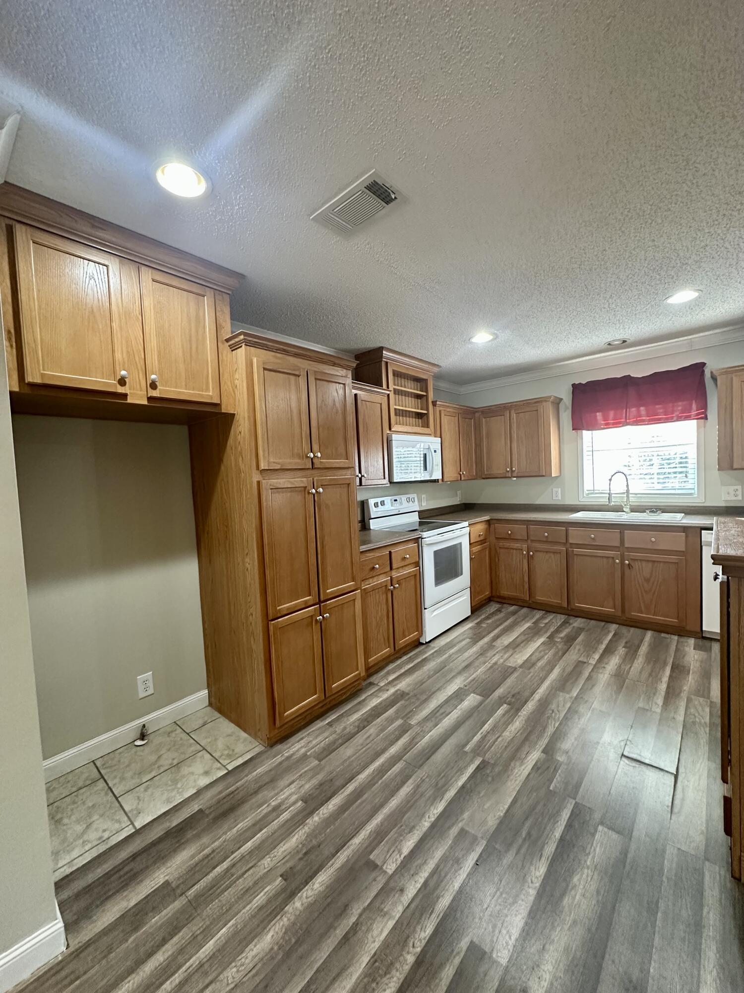 1312 Lewie Road Gilbert, SC 29054 - Photo 7 of 40