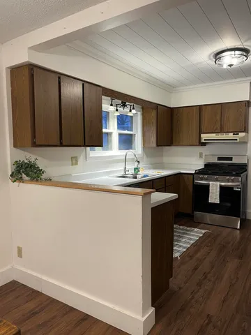 $189,900 | 208 East Electric Court, Sturgis, MI 49091