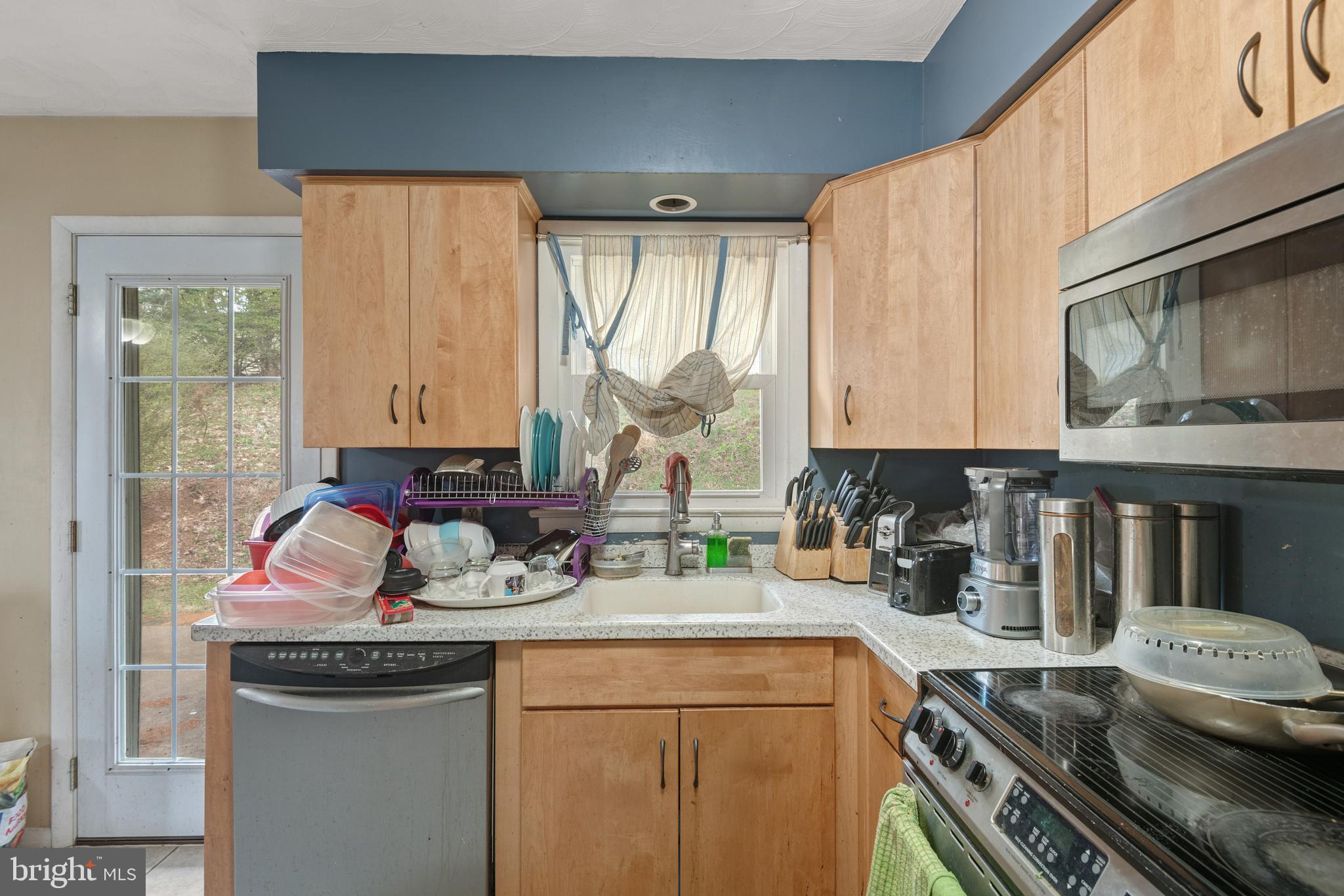 175 Scott Road York, PA 17403 - Photo 12 of 34 a kitchen with a sink stove and cabinets