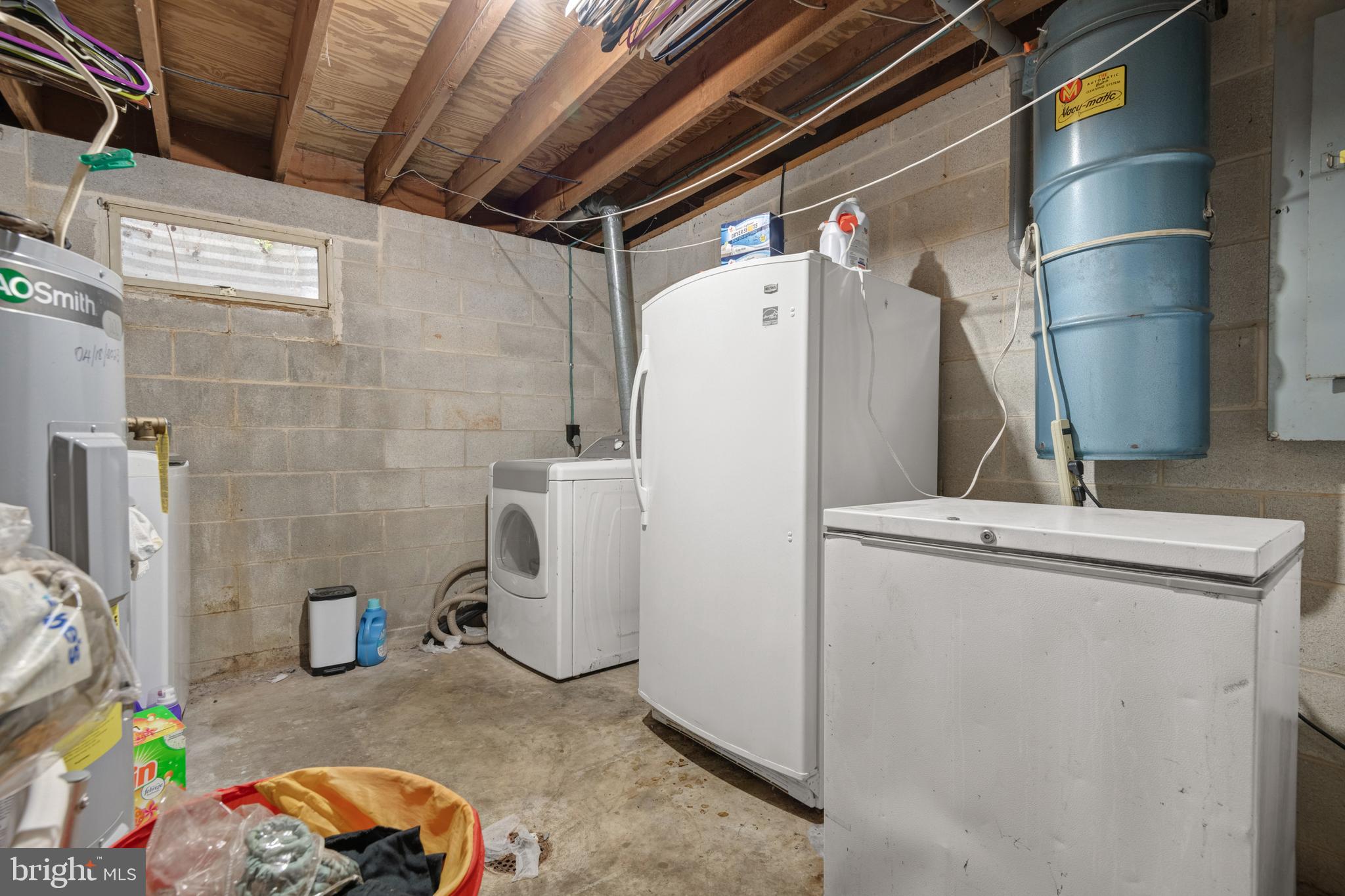 175 Scott Road York, PA 17403 - Photo 30 of 34 a utility room with dryer and washer
