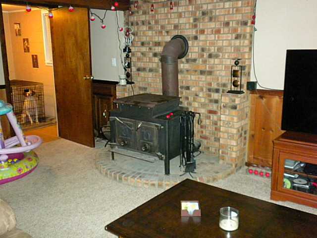 341 Smith Road Columbus, OH 43228 - Photo 6 of 12 Gallery Image 6
