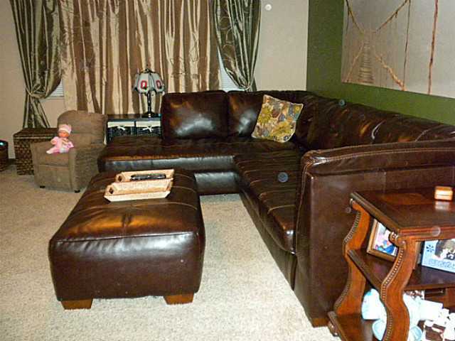 341 Smith Road Columbus, OH 43228 - Photo 8 of 12 Gallery Image 8