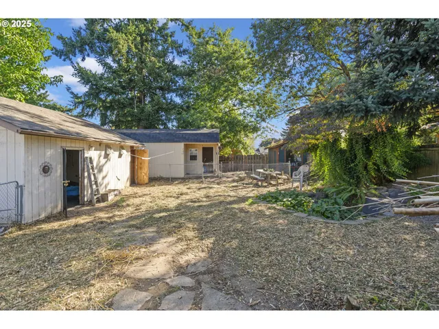 a view of a house with a backyard
