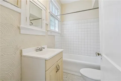 $1,000 | 3820 State St Drive, Unit B, New Orleans, LA 70125