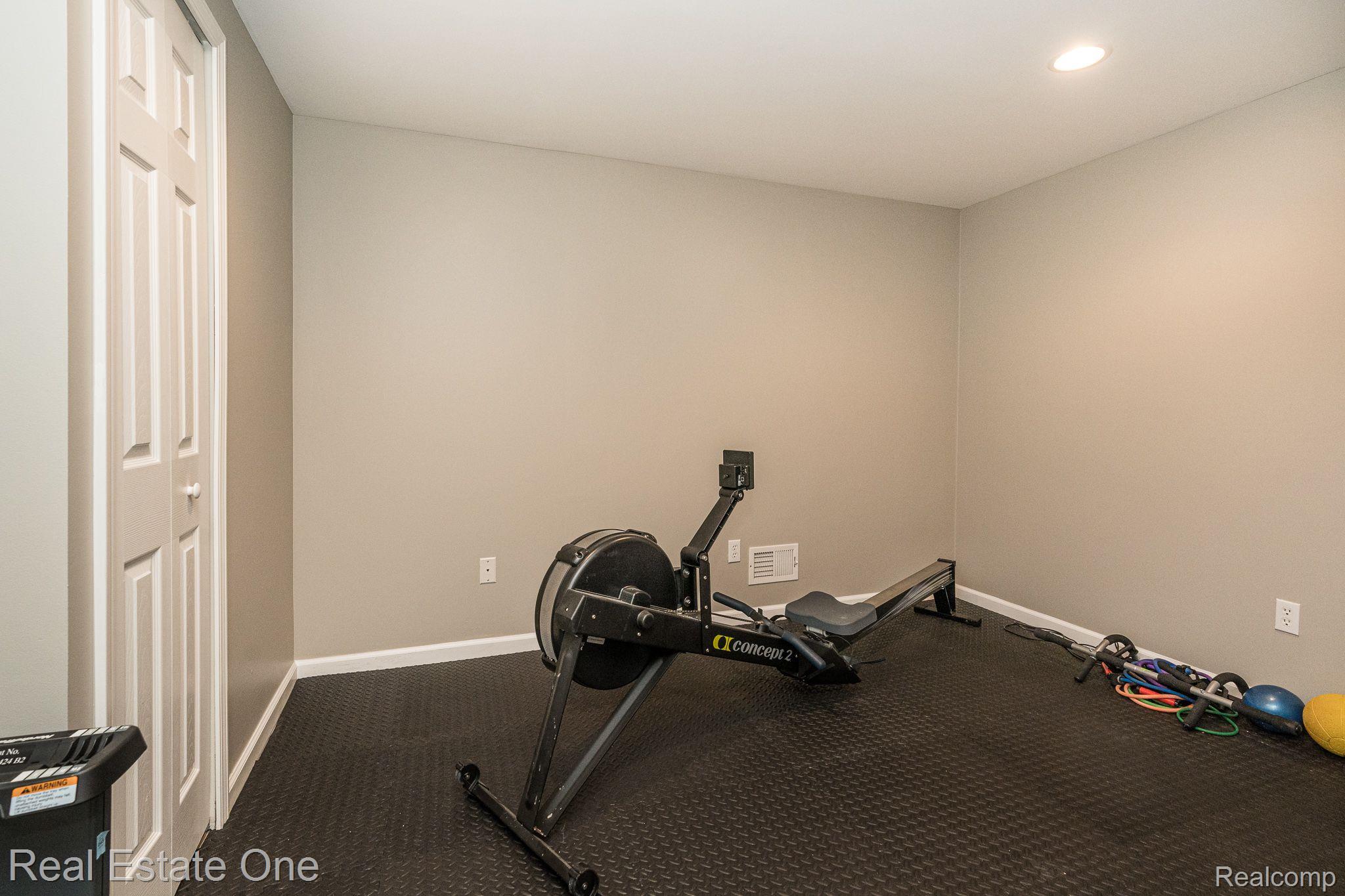 5849 Kingspointe Drive Rochester, MI 48306 - Photo 49 of 57 Gallery Image 49