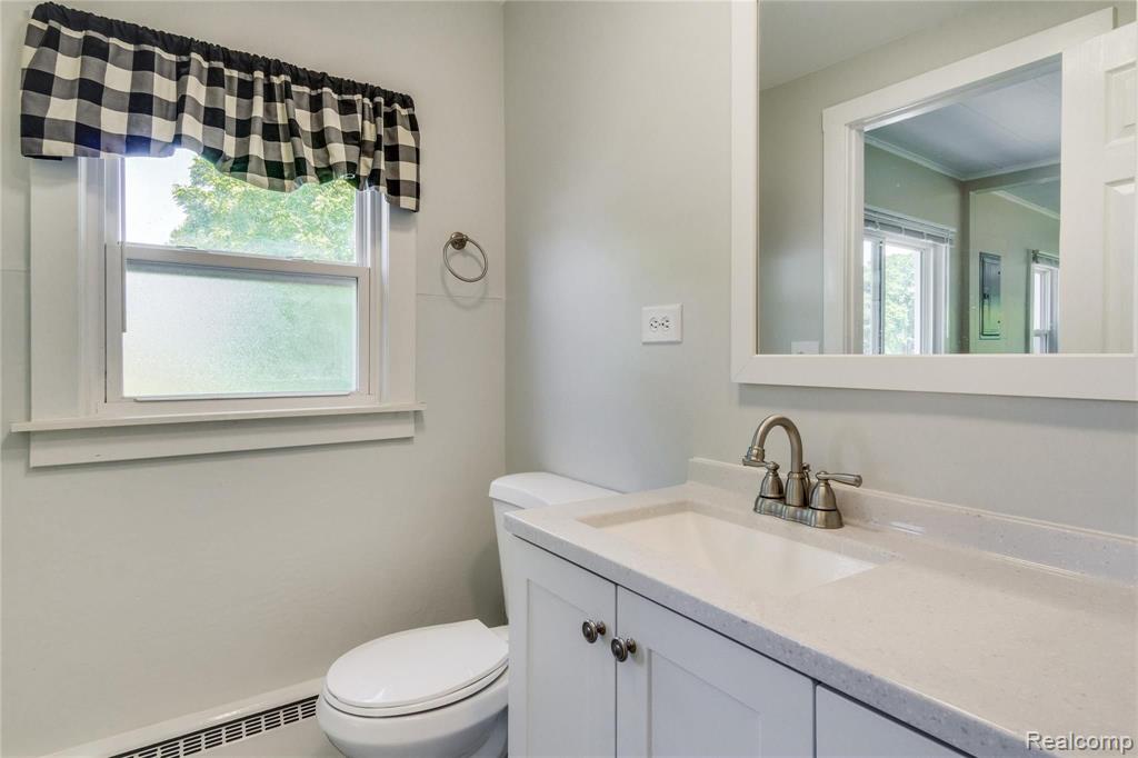 2106 Center Road Burton, MI 48509 - Photo 7 of 33