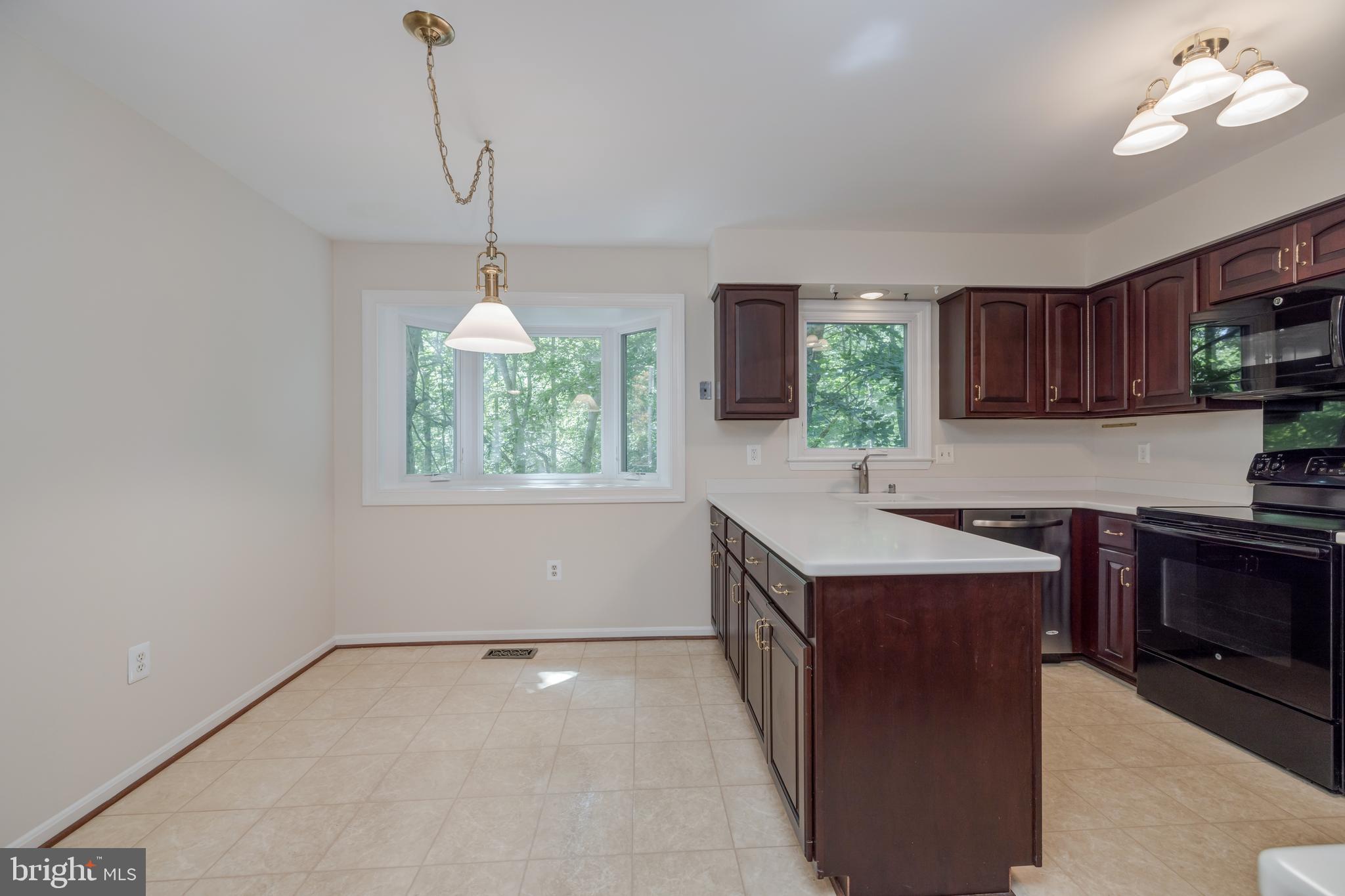 7142 Rolling Forest Avenue Springfield, VA 22152 - Photo 11 of 40 Kitchen