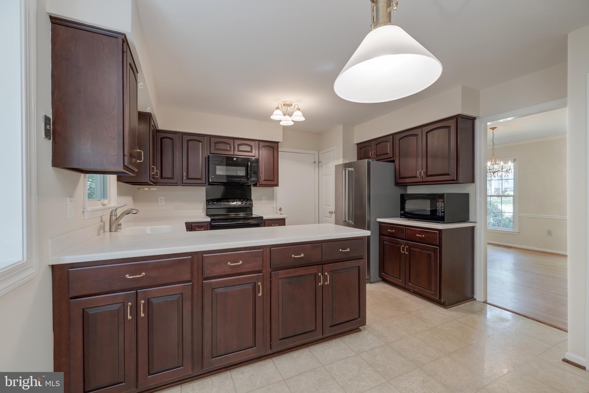 7142 Rolling Forest Avenue Springfield, VA 22152 - Photo 13 of 40 Kitchen