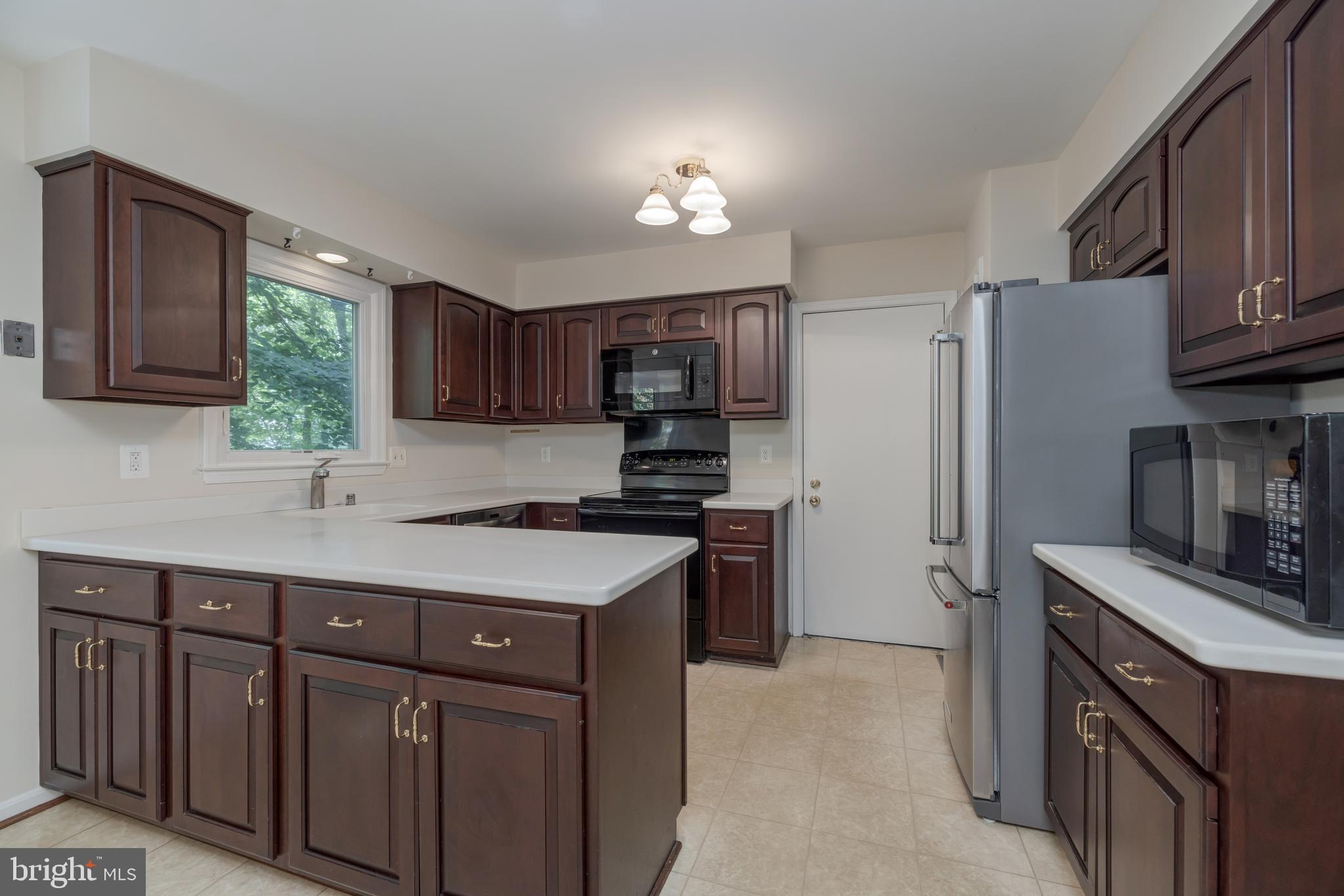 7142 Rolling Forest Avenue Springfield, VA 22152 - Photo 14 of 40 Kitchen