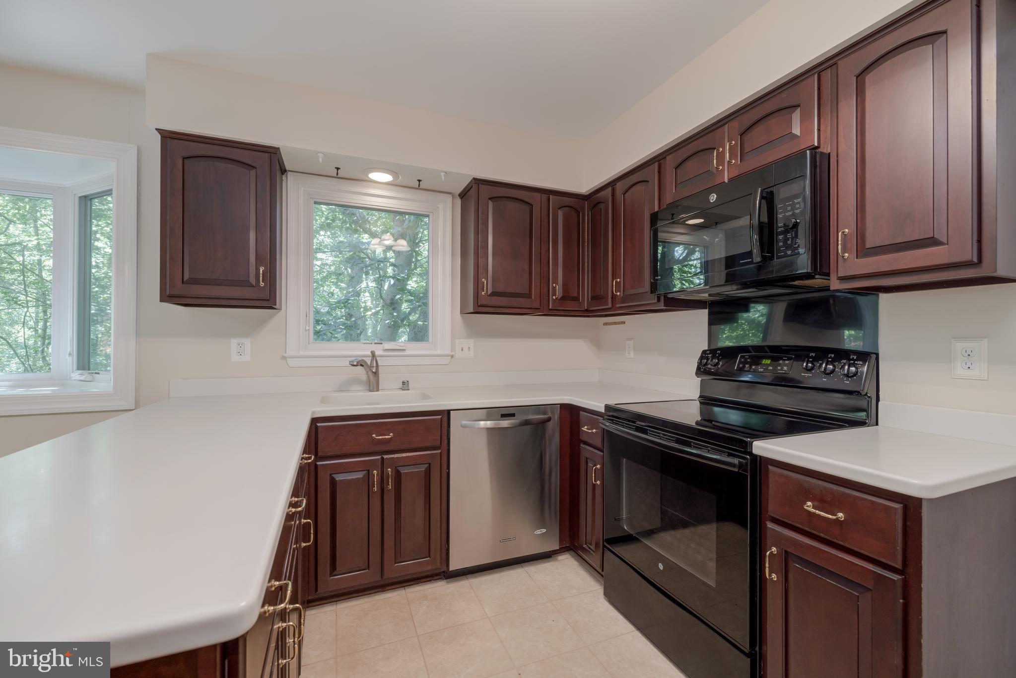 7142 Rolling Forest Avenue Springfield, VA 22152 - Photo 15 of 40 Kitchen