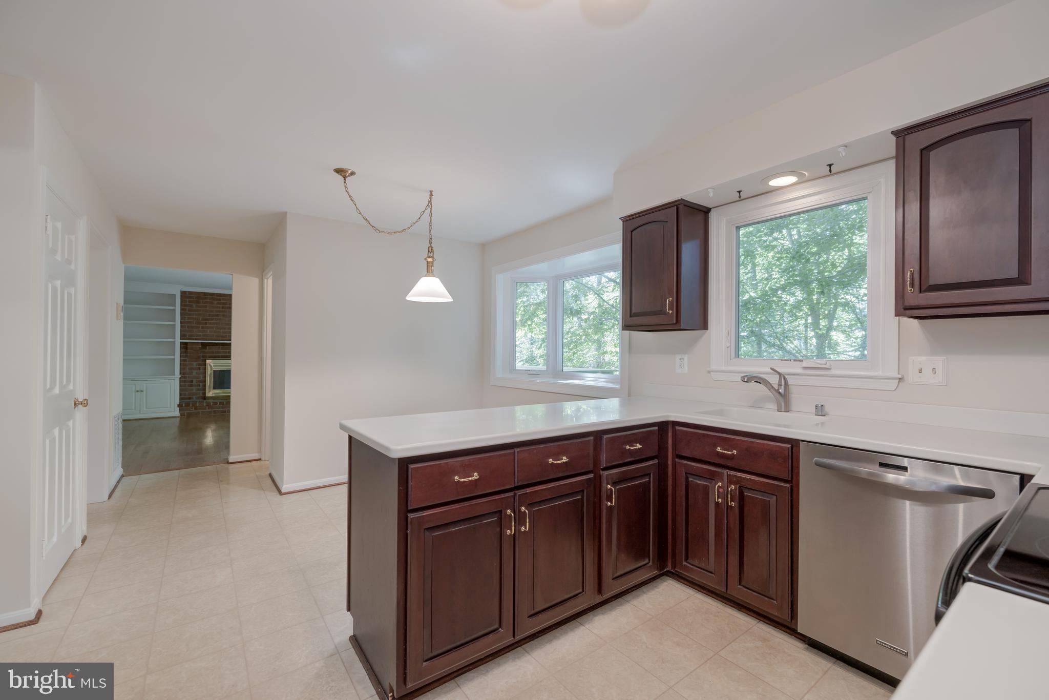 7142 Rolling Forest Avenue Springfield, VA 22152 - Photo 16 of 40 Kitchen