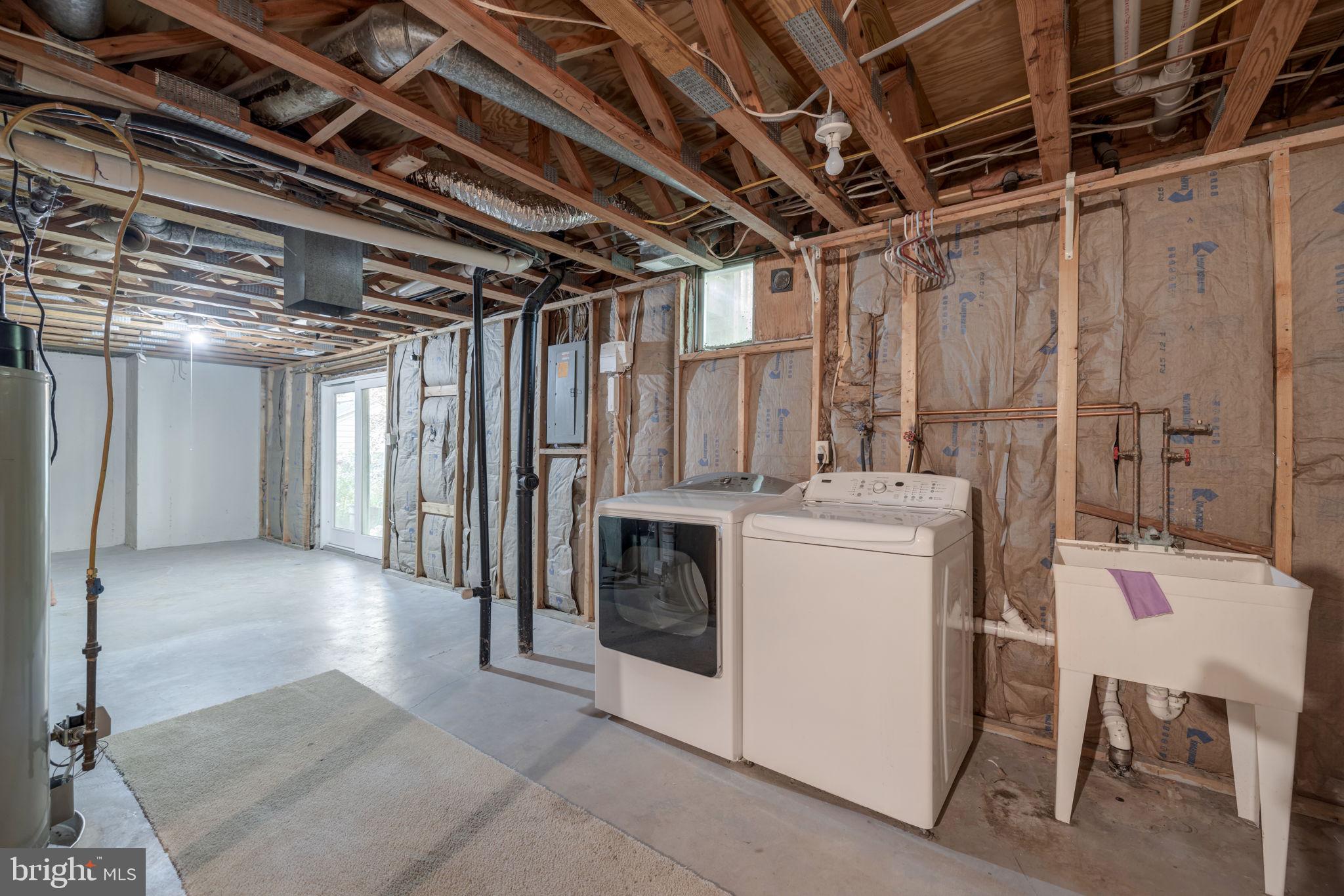 7142 Rolling Forest Avenue Springfield, VA 22152 - Photo 38 of 40 Laundry