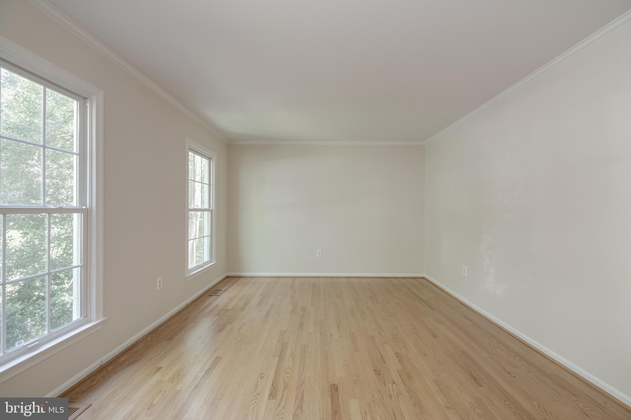 7142 Rolling Forest Avenue Springfield, VA 22152 - Photo 5 of 40 Living Room