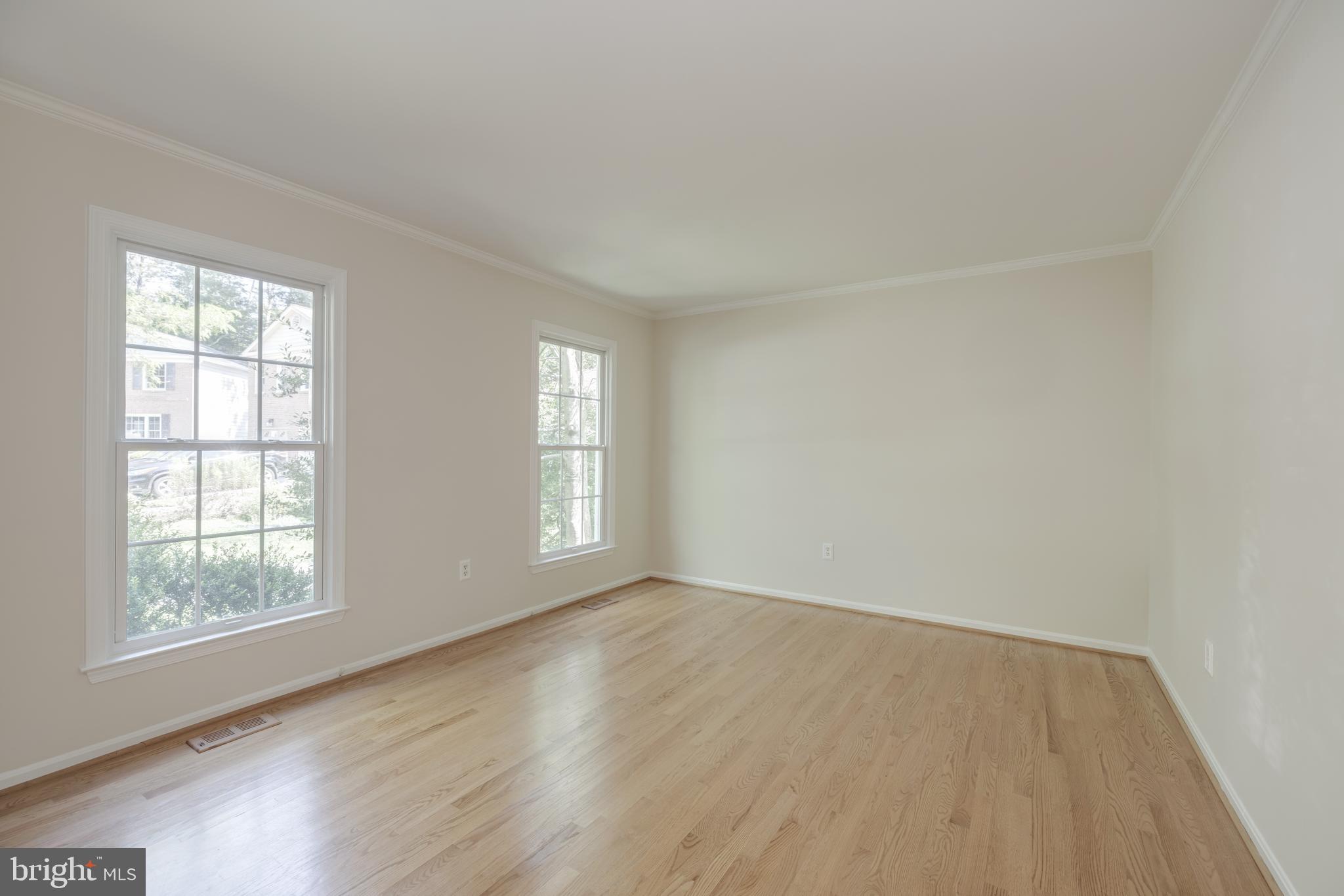 7142 Rolling Forest Avenue Springfield, VA 22152 - Photo 6 of 40 Living Room