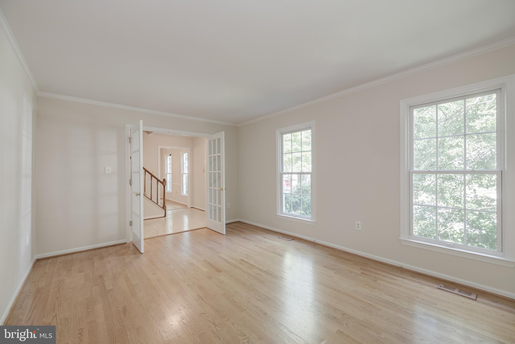 7142 Rolling Forest Avenue Springfield, VA 22152 - Photo 7 of 40 Living Room