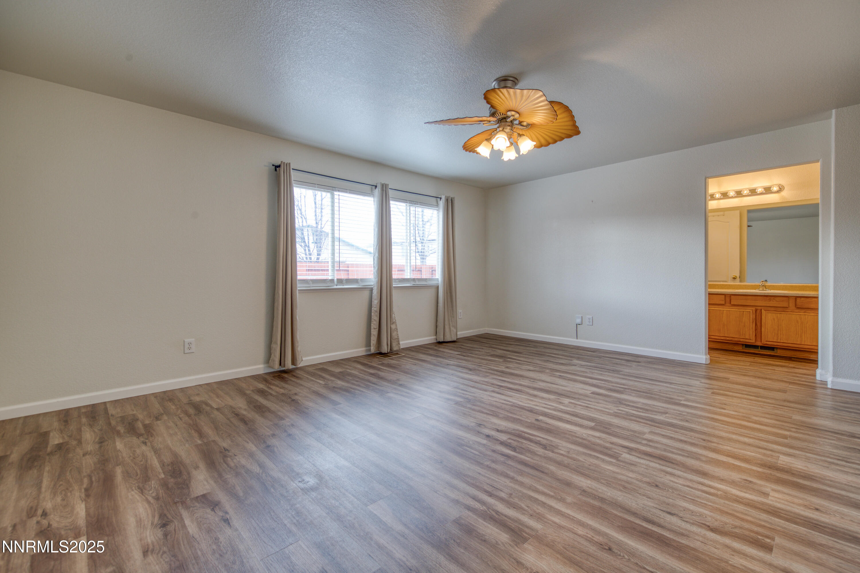 17780 Oakview Court Reno, NV 89508 - Photo 15 of 33 Oakview11780-021