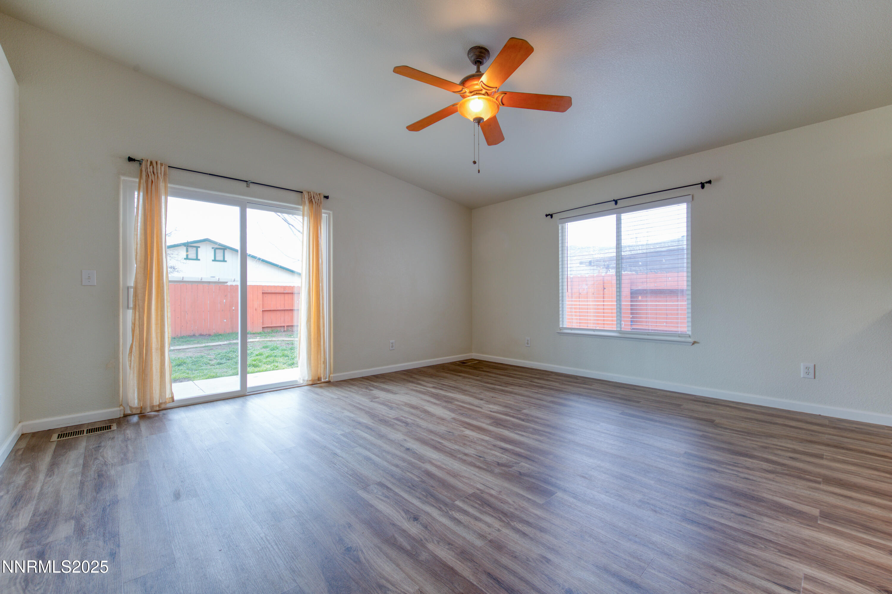 17780 Oakview Court Reno, NV 89508 - Photo 17 of 38 Oakview11780-006