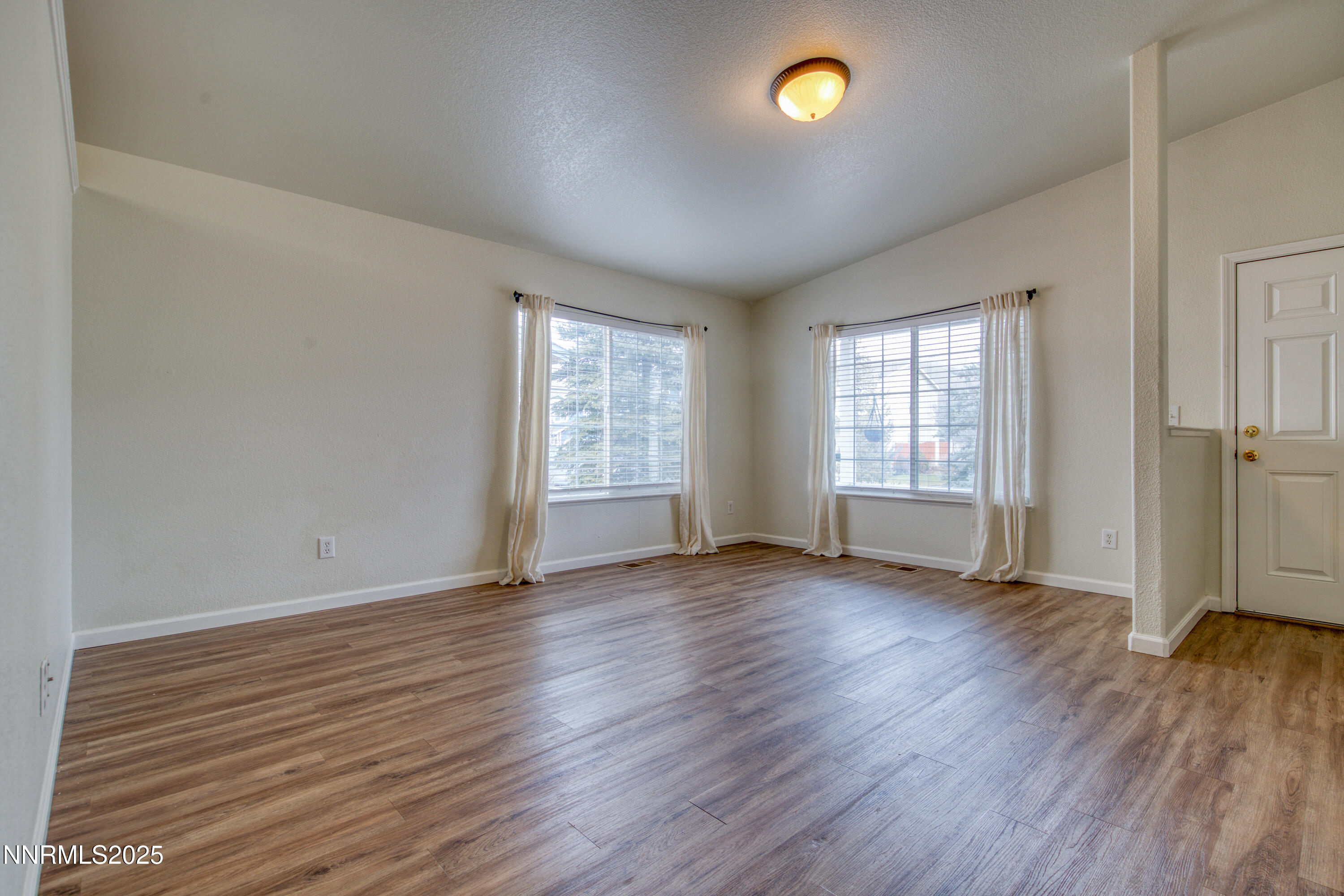 17780 Oakview Court Reno, NV 89508 - Photo 4 of 38 Oakview11780-003