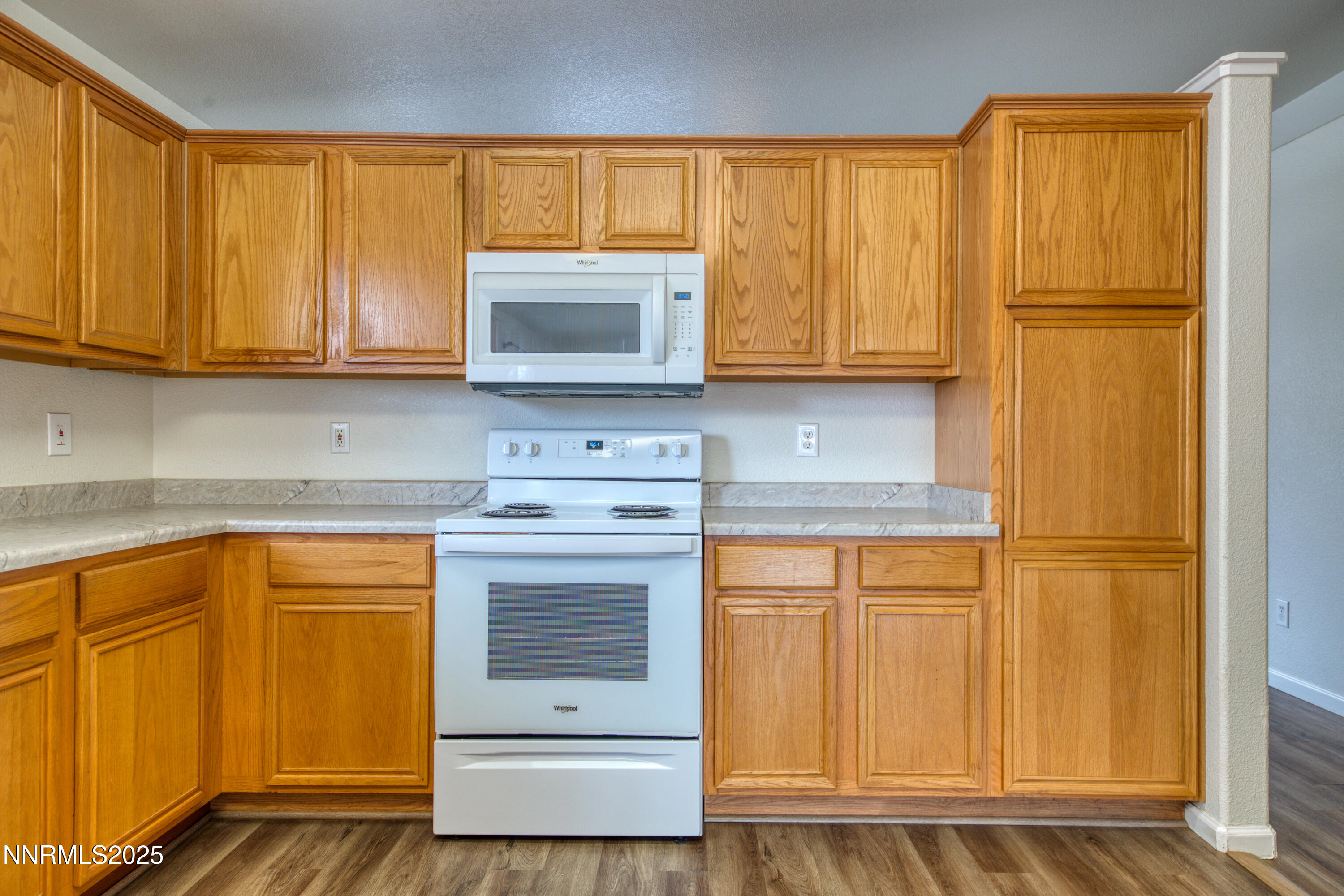 17780 Oakview Court Reno, NV 89508 - Photo 8 of 38 Oakview11780-016