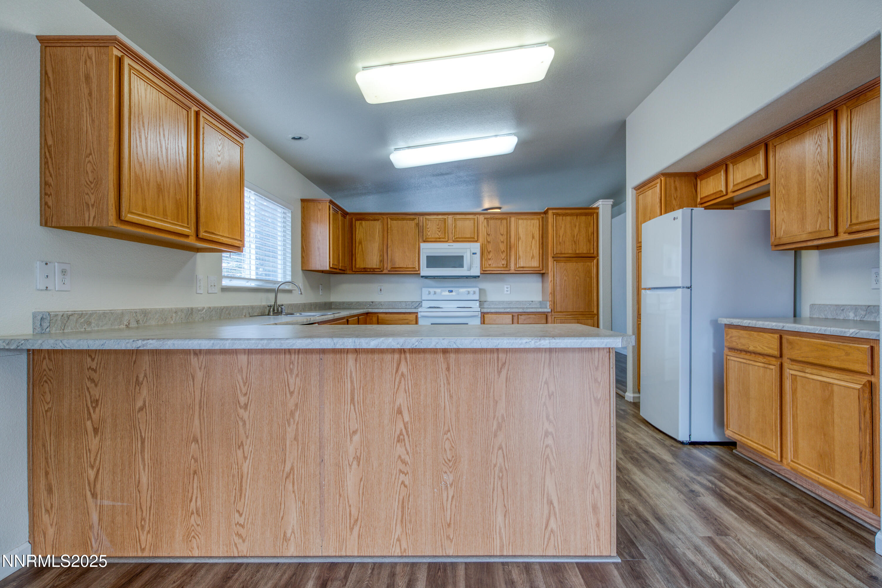 17780 Oakview Court Reno, NV 89508 - Photo 9 of 33 Oakview11780-011
