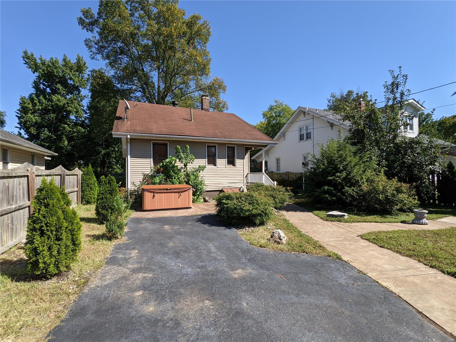 821 Troy Road Edwardsville, IL 62025 - Photo 3 of 21 Gallery Image 3
