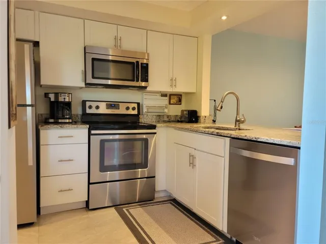 $1,700 | 14130 Rosemary Lane, Unit 3207, Largo, FL 33774