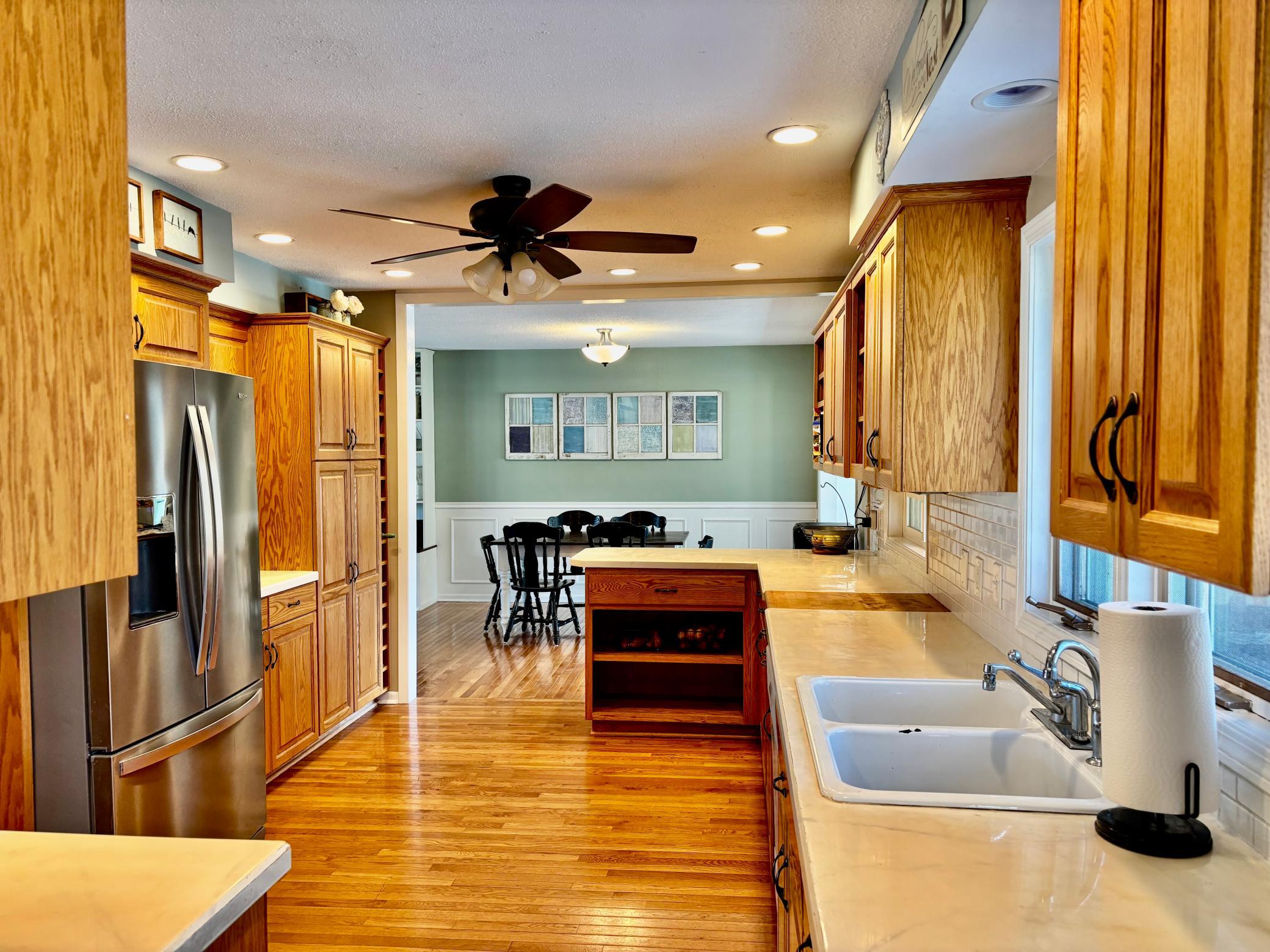 406 Robin Road Albert Lea, MN 56007 - Photo 3 of 48