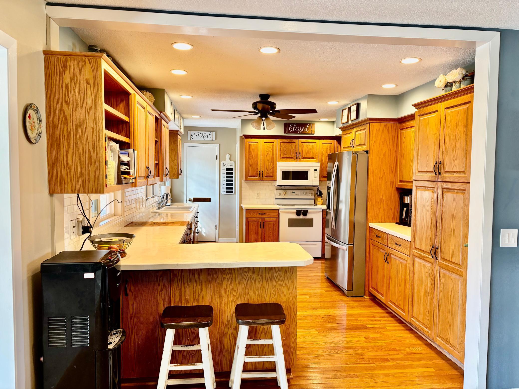 406 Robin Road Albert Lea, MN 56007 - Photo 4 of 48