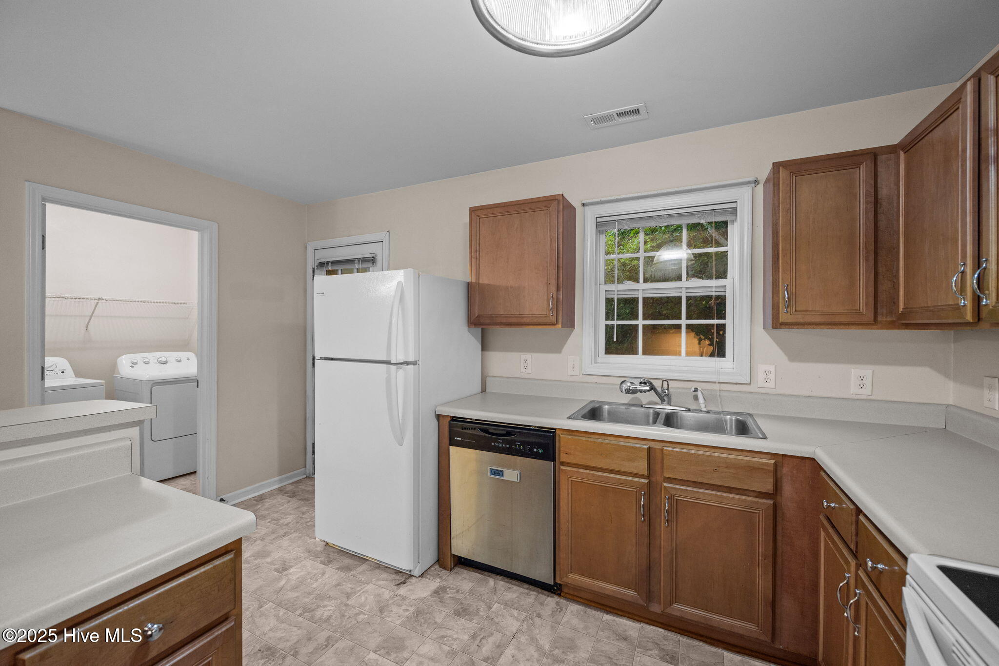 100 Apache Trail Havelock, NC 28532 - Photo 12 of 27 14-web-or-mls-0C0A8019