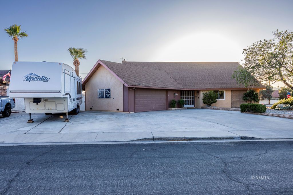 649 Randall Street Ridgecrest, CA 93555 - Photo 1 of 48