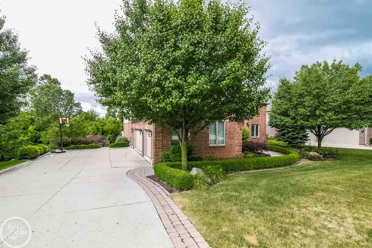 895 Quarry Drive Rochester Hills, MI 48306 - Photo 3 of 49